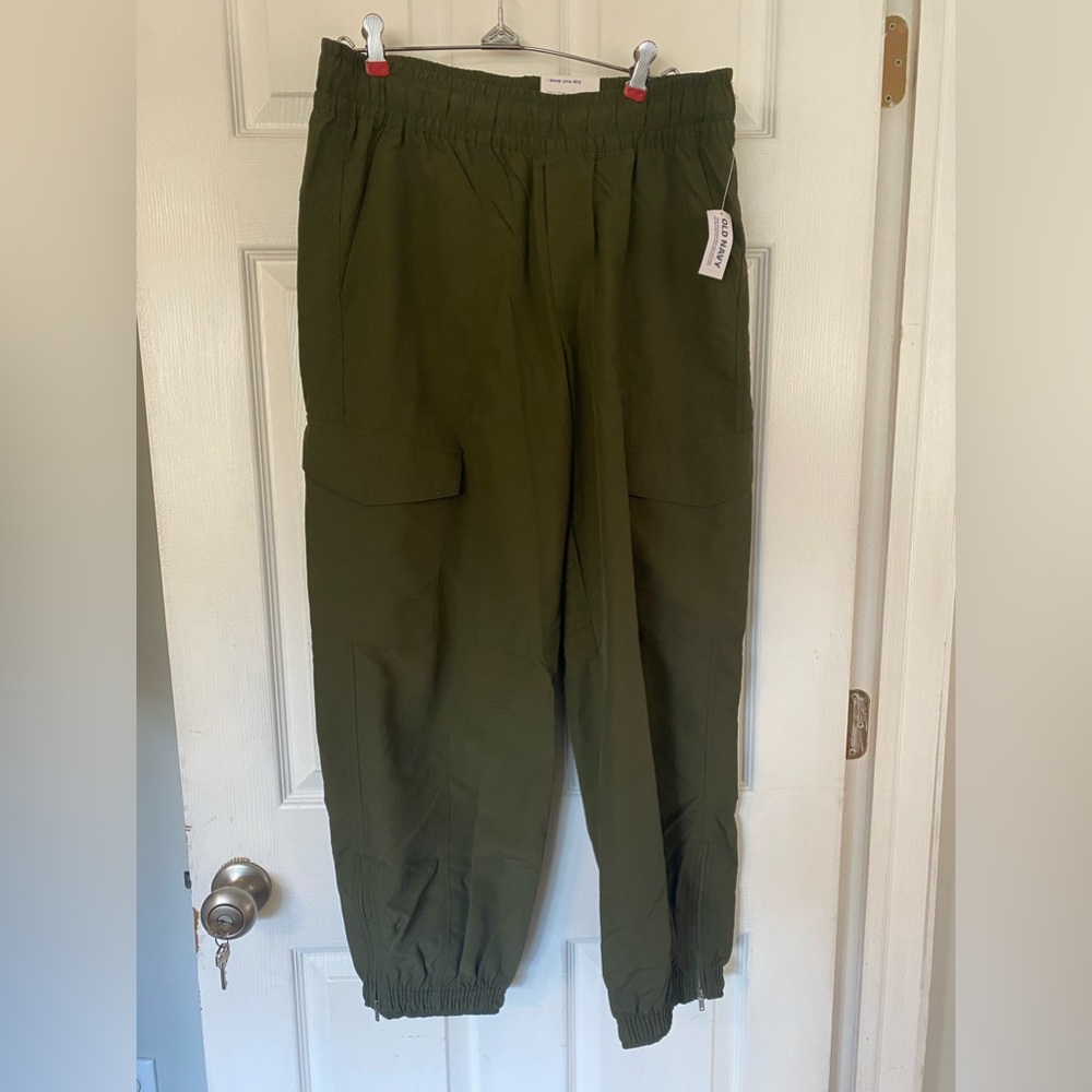 8) NWT Old navy quick dry joggers - Picture 7 of 9
